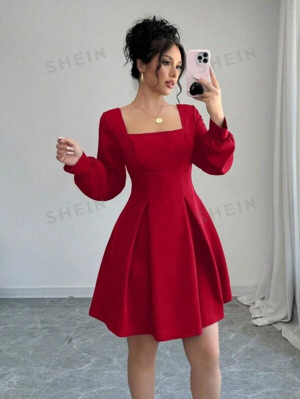 Vestido de mujer con cuello cuadrado y cintura anudada en unicolor