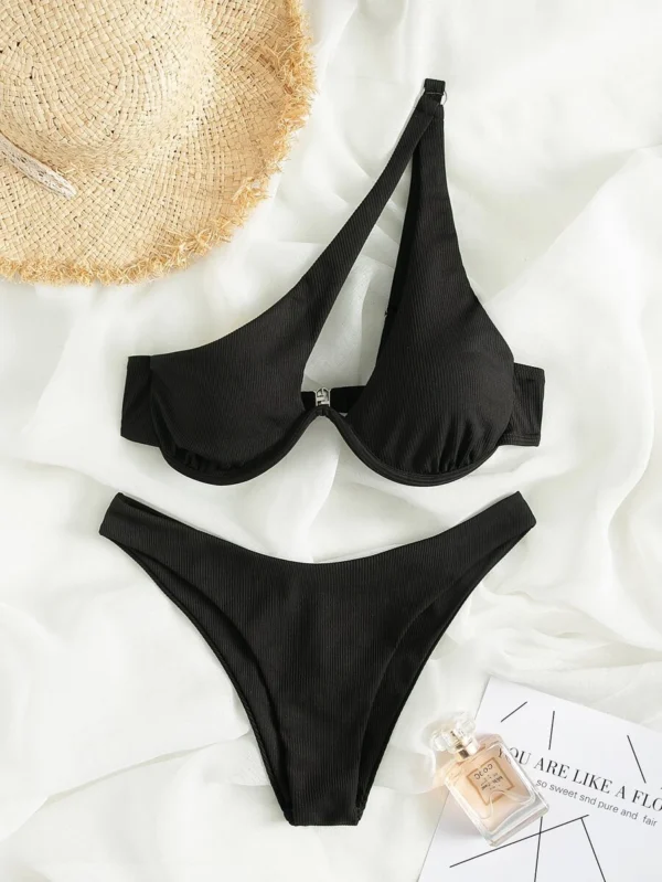 Conjunto de bikini con copas y aros con un solo hombro y ribete