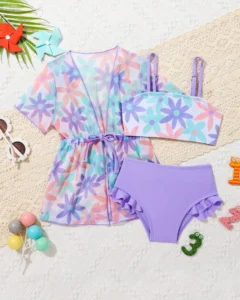 Ropa de playa de verano con estampado floral, ribete de volantes y kimono