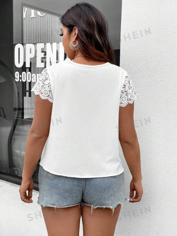 Blusa Con Encaje Monocromática Con Cuello En V - Imagen 2