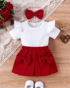 Conjunto de blusa con adorno de lazo y falda plisada