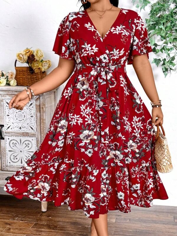 Vestido largo de verano con estampado floral y volante en la baja