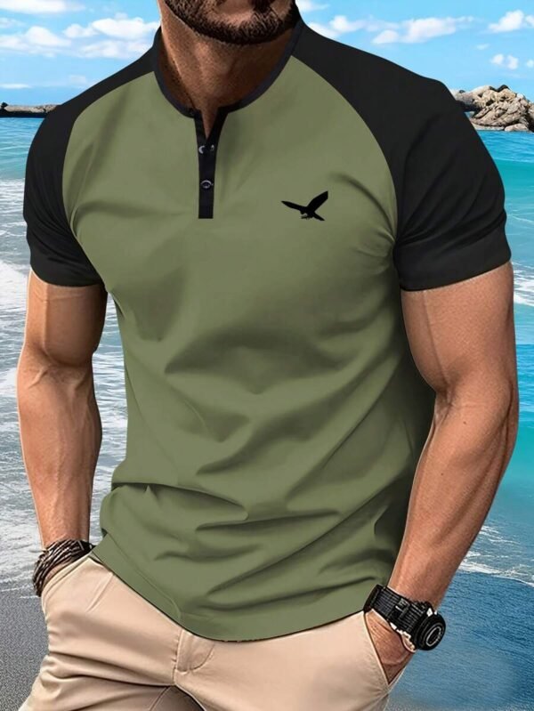 Camiseta tipo henley de manga corta, estampado casual de águila