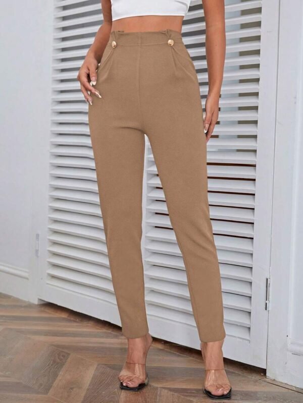 Pantalones cónicos casuales de mujer con botones decorativos