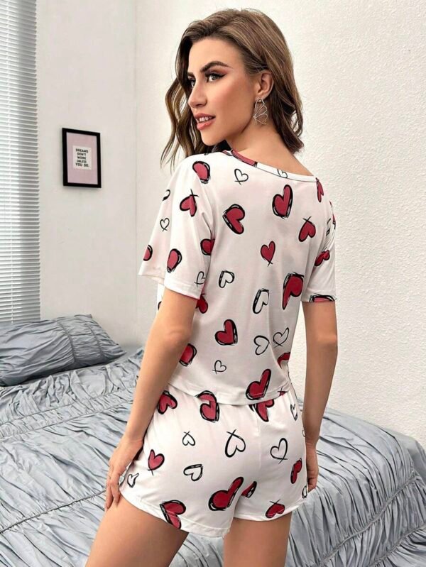 Pijama de camiseta y pantalón corto con estampado de corazón - Imagen 2