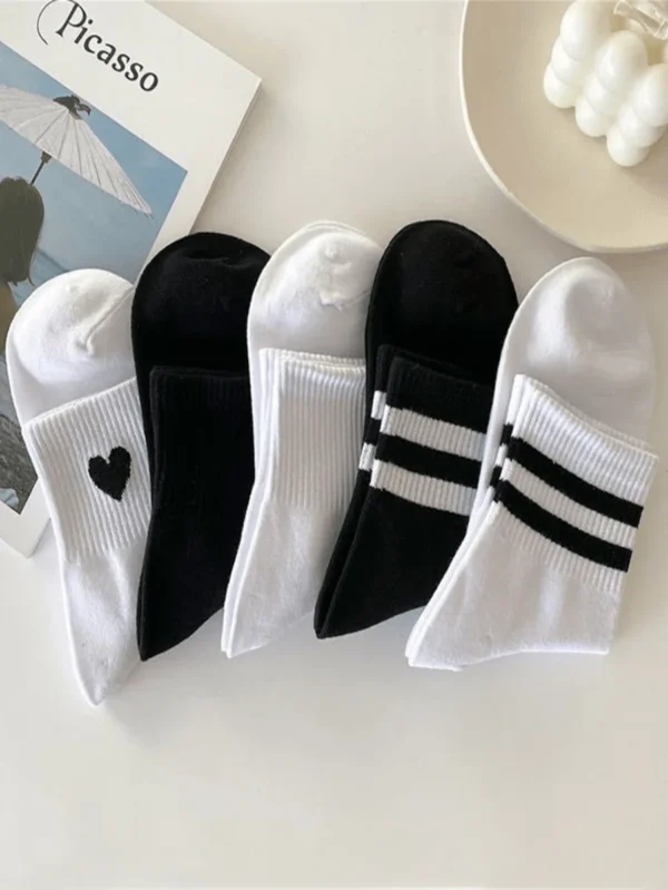 5 pares de calcetines tipo tripulación blancos y negros - Imagen 2