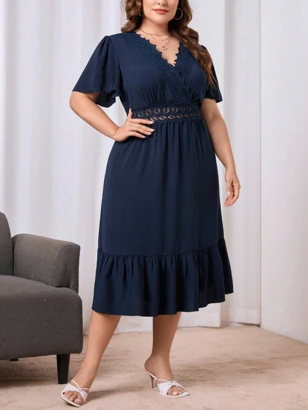 Vestido con encaje bajo con fruncido - Imagen 3
