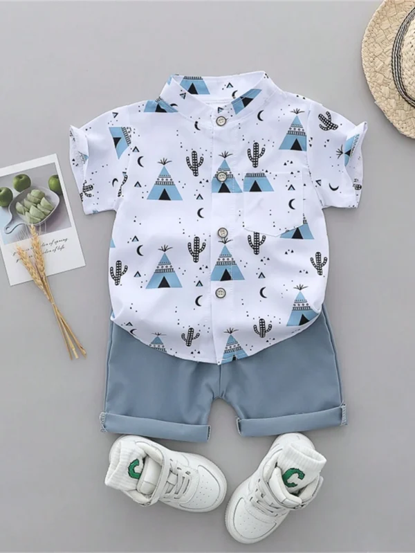 Conjunto de camisa de manga corta con cuello completo y pantalones cortos