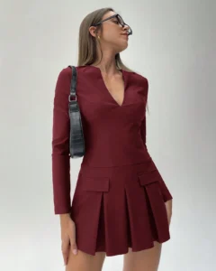 Vestido mini con manga larga y apertura en el frente