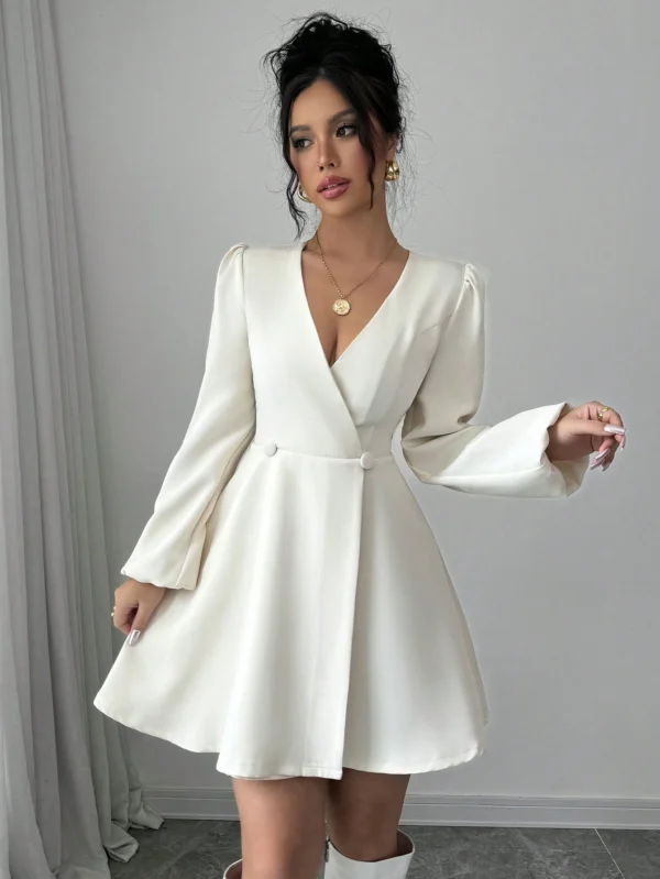 Vestido camisero de mujer de color liso, de cuello en V y manga larga de doble botonadura - Imagen 3
