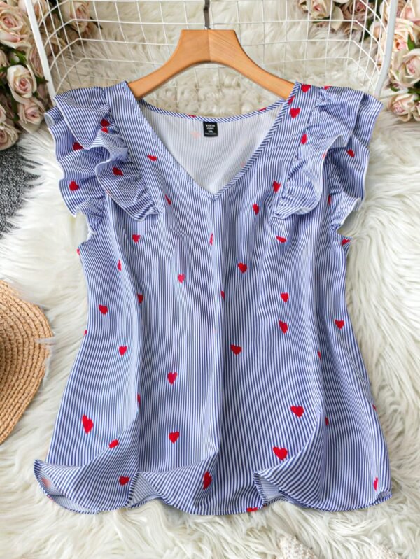 Camiseta casual con cuello en V, volantes y rayas con diseño de corazón