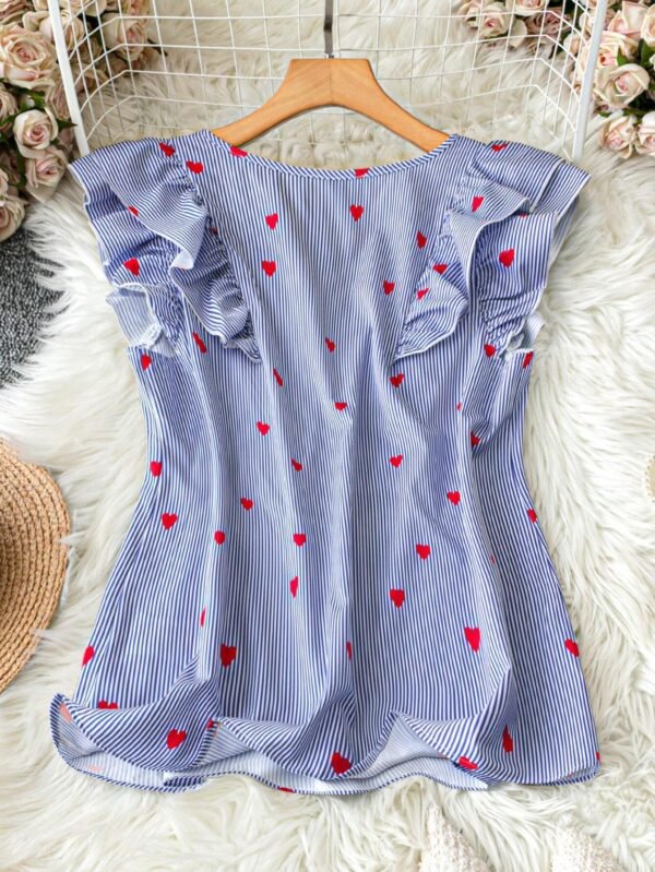 Camiseta casual con cuello en V, volantes y rayas con diseño de corazón - Imagen 2