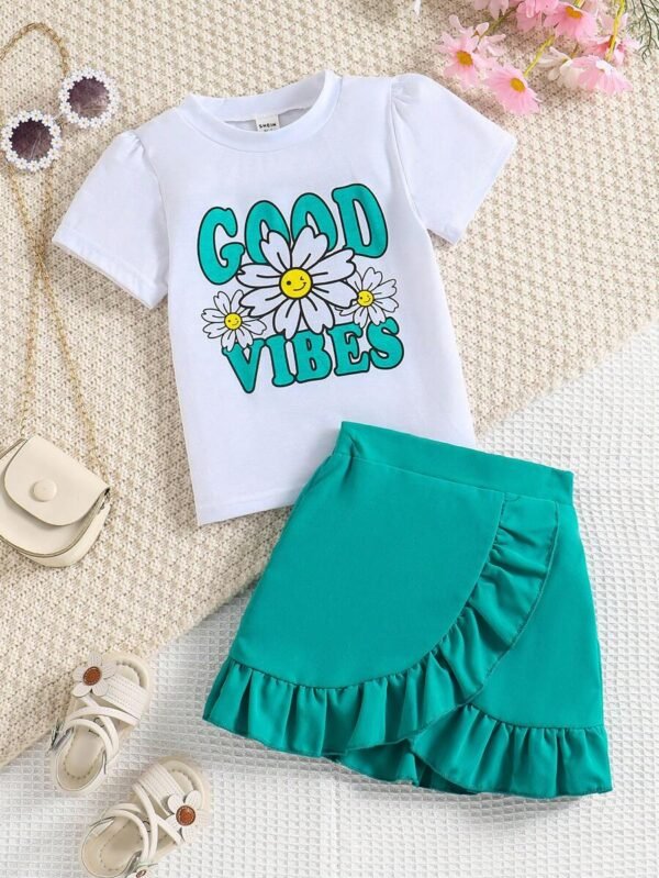 Conjunto de dos piezas para niña joven con un cinturón y estampado de moda
