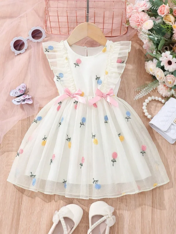 Vestido de princesa sin mangas con bordado floral de malla