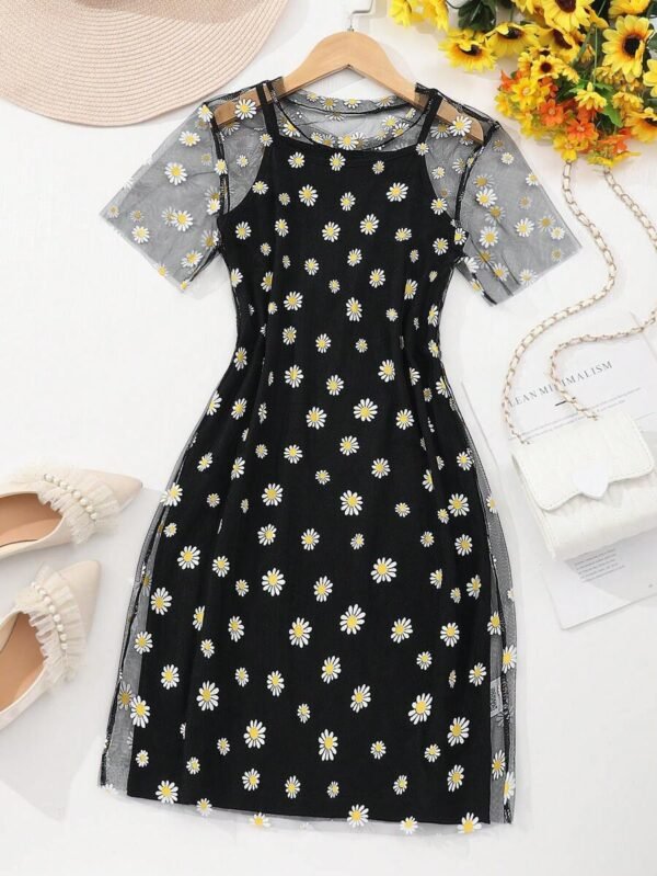 Conjunto de vestido de malla con estampado de margaritas y vestido de tirantes finos