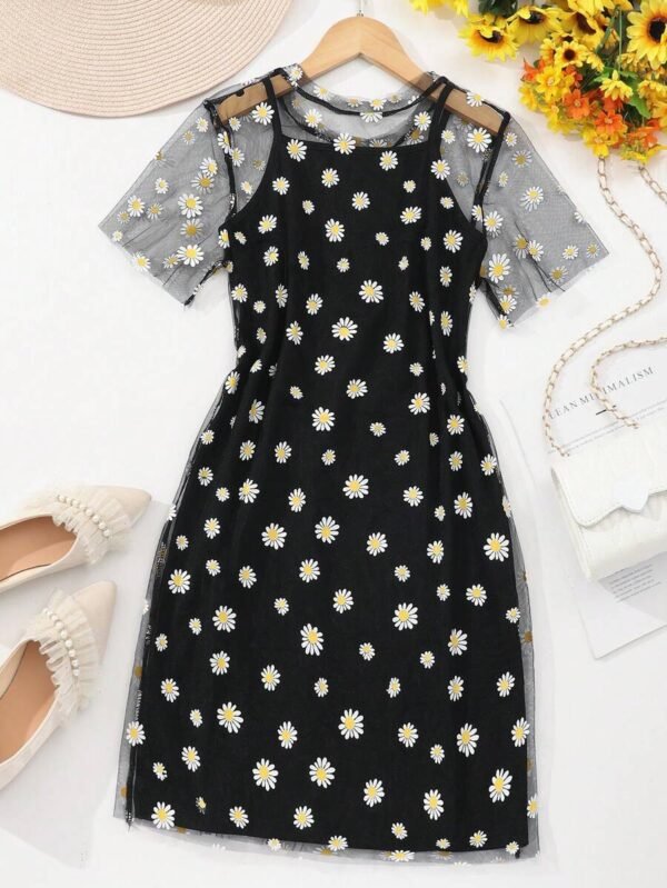 Conjunto de vestido de malla con estampado de margaritas y vestido de tirantes finos - Imagen 2