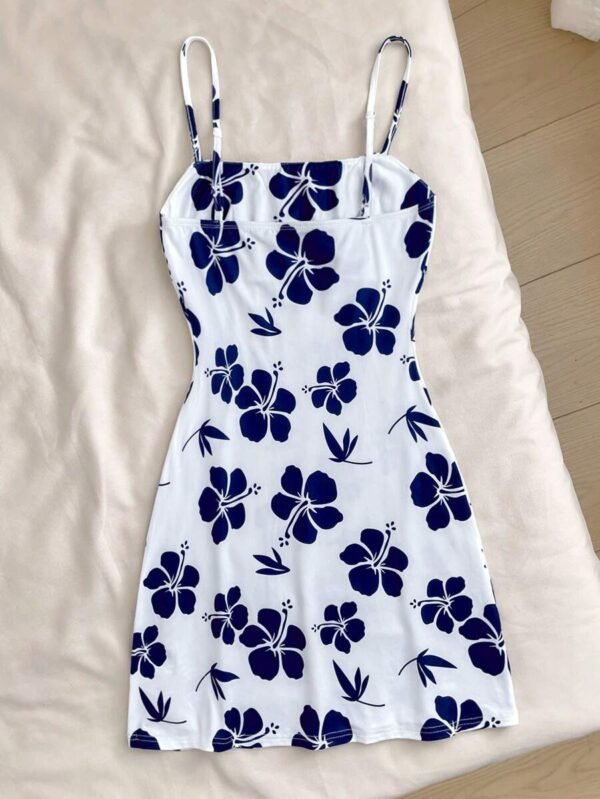Vestido cami adorable con estampado floral azul sobre blanco - Imagen 2