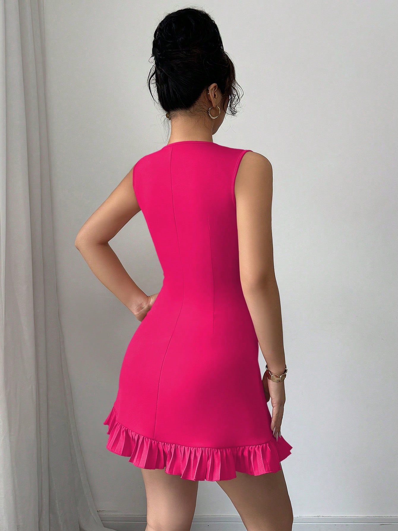 vestido mini ajustado de mujer con cuello redondo - Imagen 2