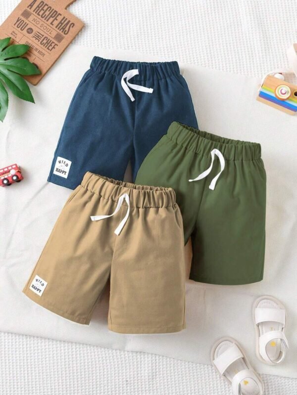 Shorts con diseño de parche de letra de cintura con cordón para niños