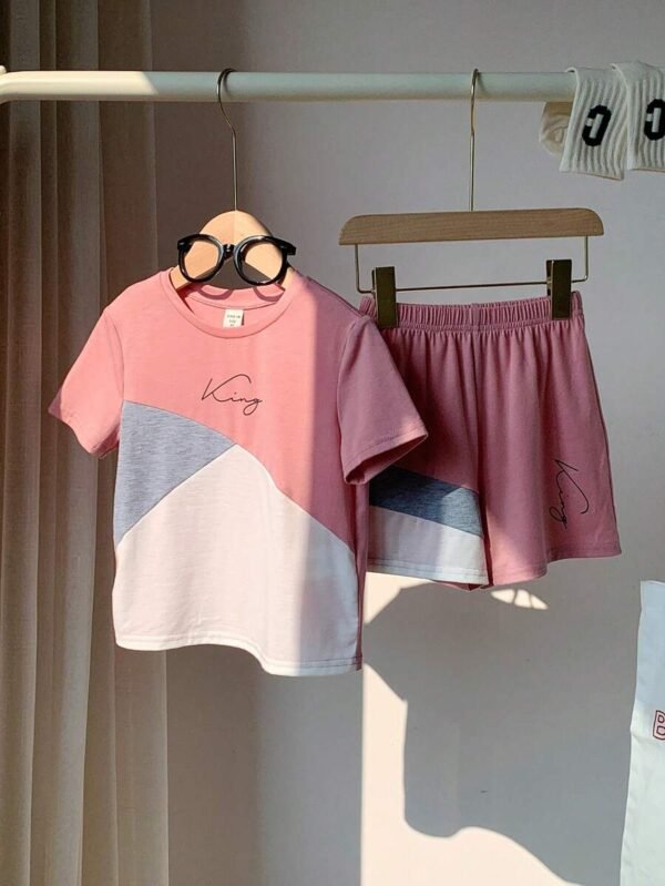 Camiseta De Cuello Redondo Con Bloques De Color Y Shorts Con Impresión De Letras - Imagen 3
