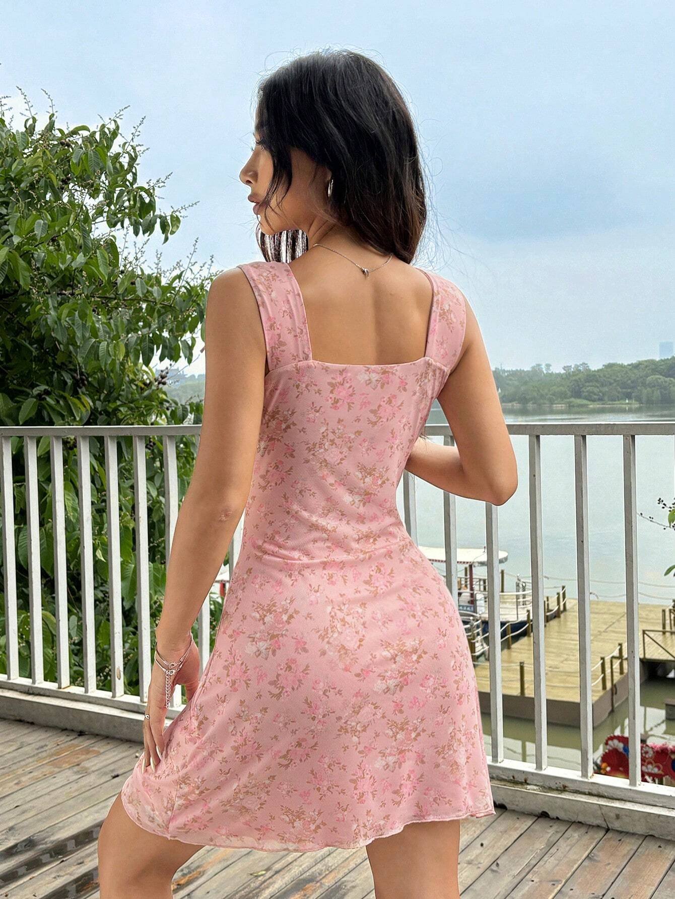 Vestido de verano rosado y entallado con patrón de cereza en malla - Imagen 2