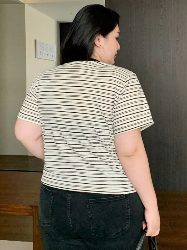 Camiseta ajustada de manga corta con cuello redondo - Imagen 2