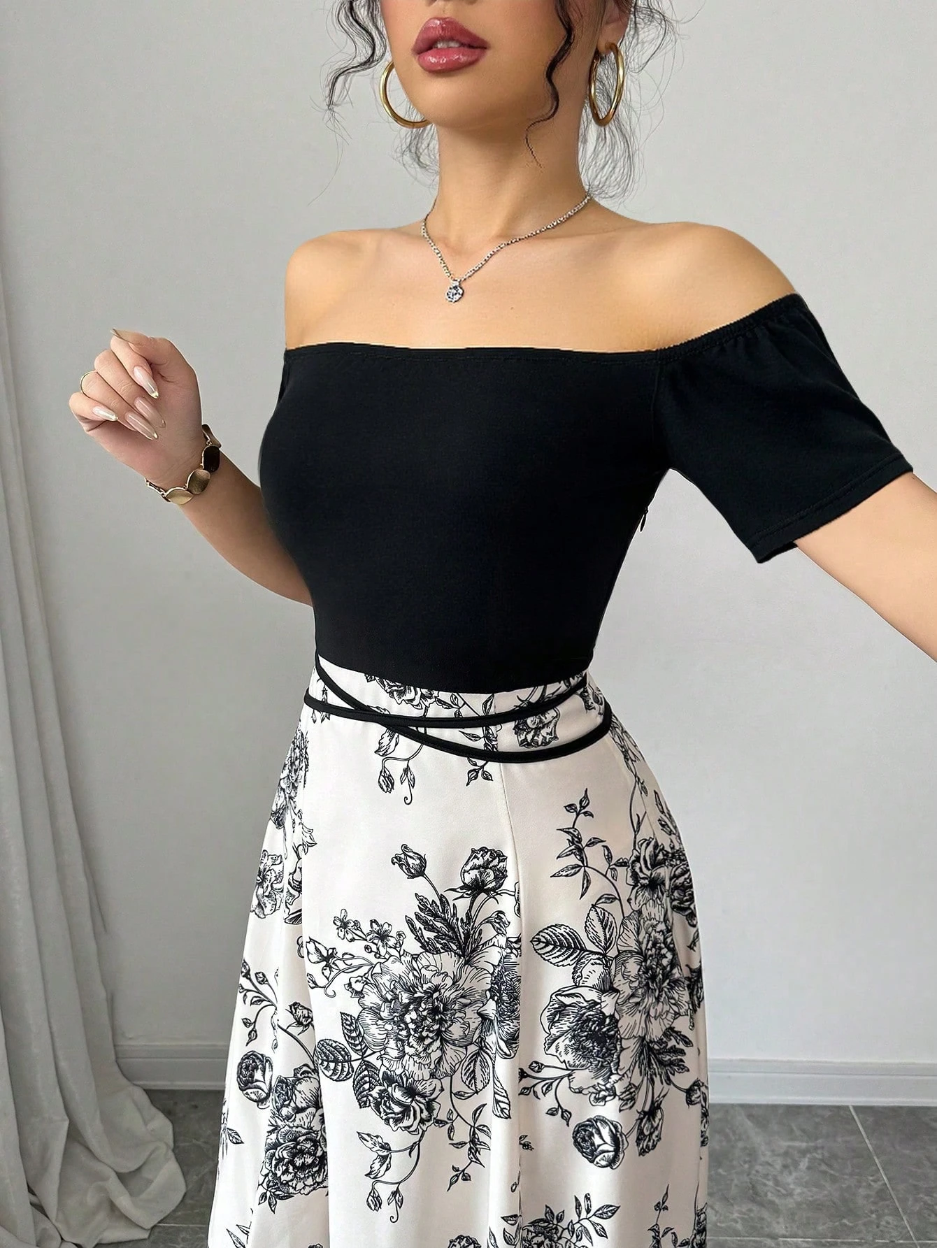 Vestido largo de hombros descubiertos y manga corta - Imagen 3