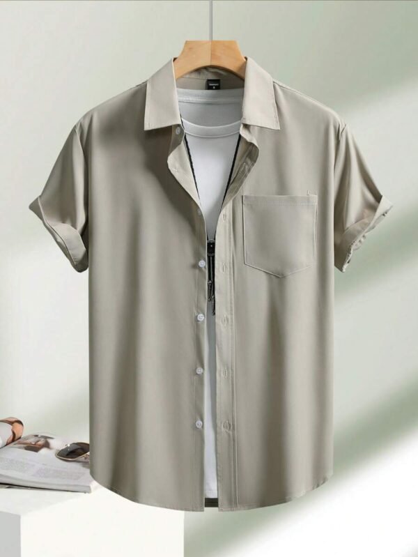 Camisa casual de manga corta de un solo pecho y bolsillo de color liso - Imagen 3