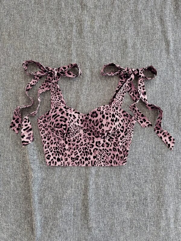 Top tipo tank corto con nudo y estampado de leopardo tejido
