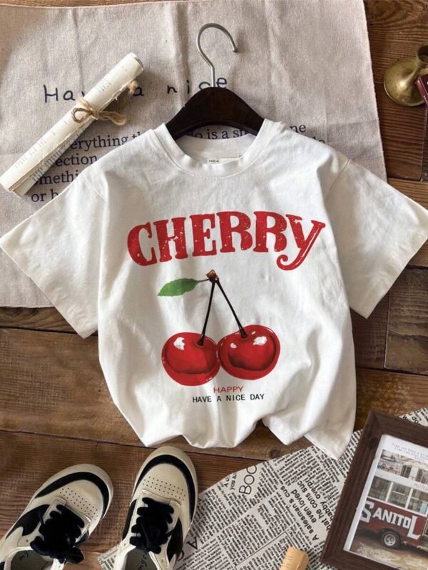 Camiseta básica de manga corta y cuello redondo con estampado de cerezas - Imagen 3