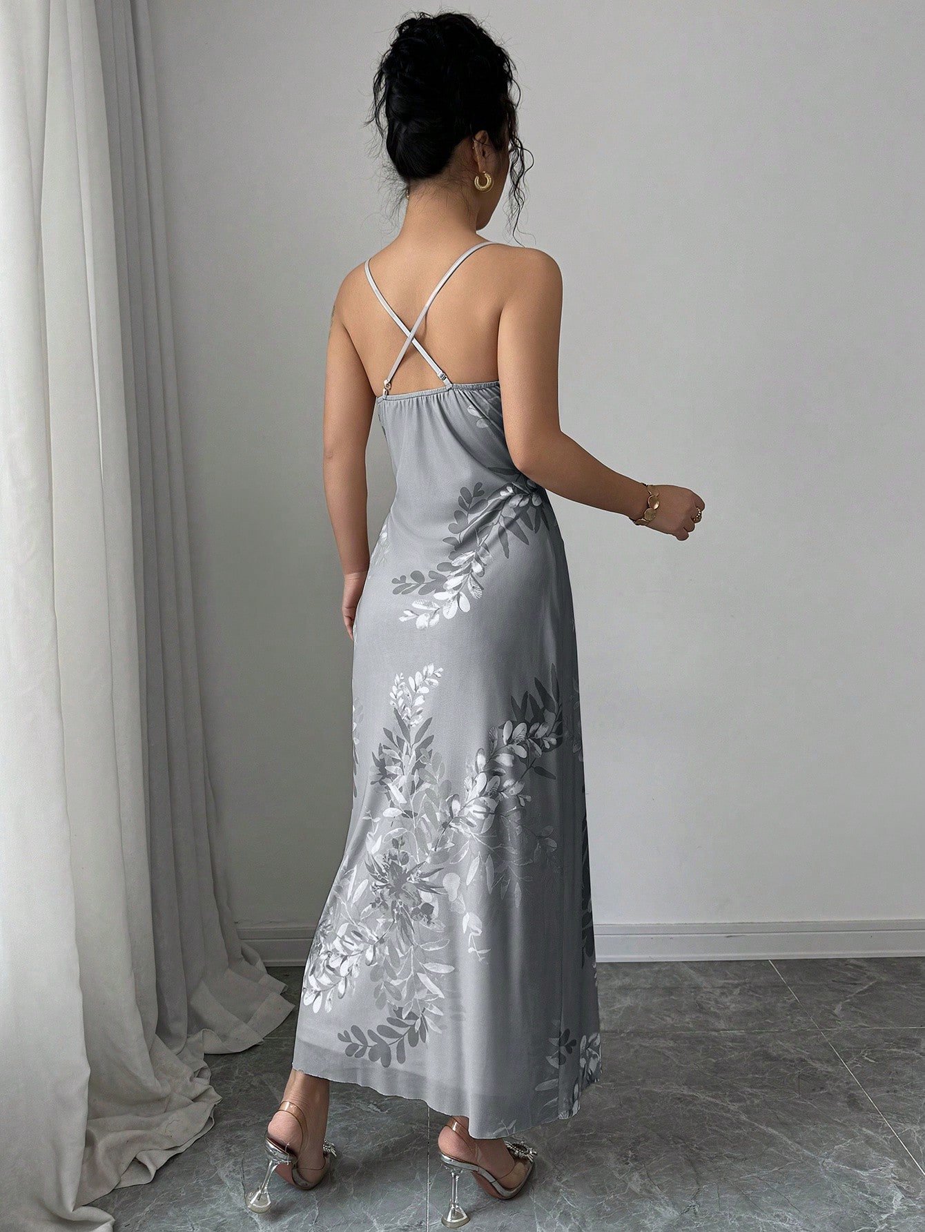 Vestido ajustado sin mangas con estampado de malla elástica - Imagen 2