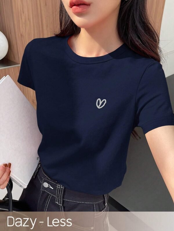 Camiseta de mujer de cuello redondo y manga corta con bordado de letra