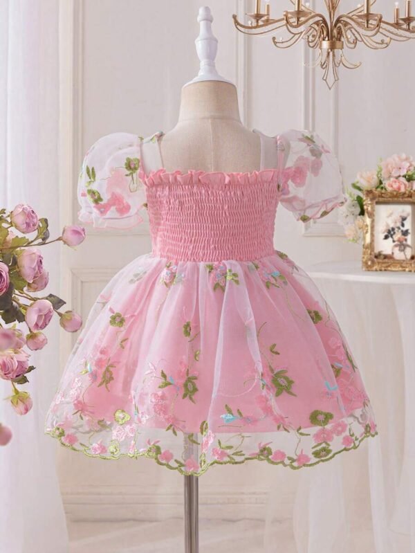 Vestido rosa de manga abullonada y malla con estampado floral - Imagen 2