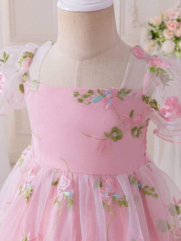 Vestido rosa de manga abullonada y malla con estampado floral - Imagen 3