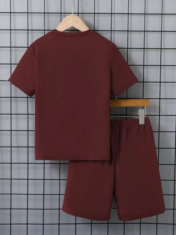 Camiseta de manga corta de cuello redondo de unicolor y shorts - Imagen 2