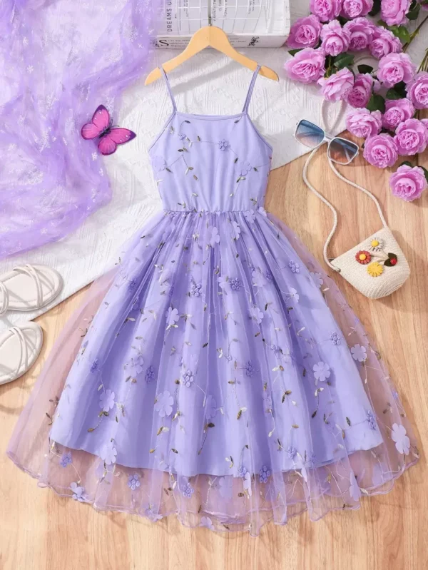 Vestido de tela de malla con estampado floral elegante