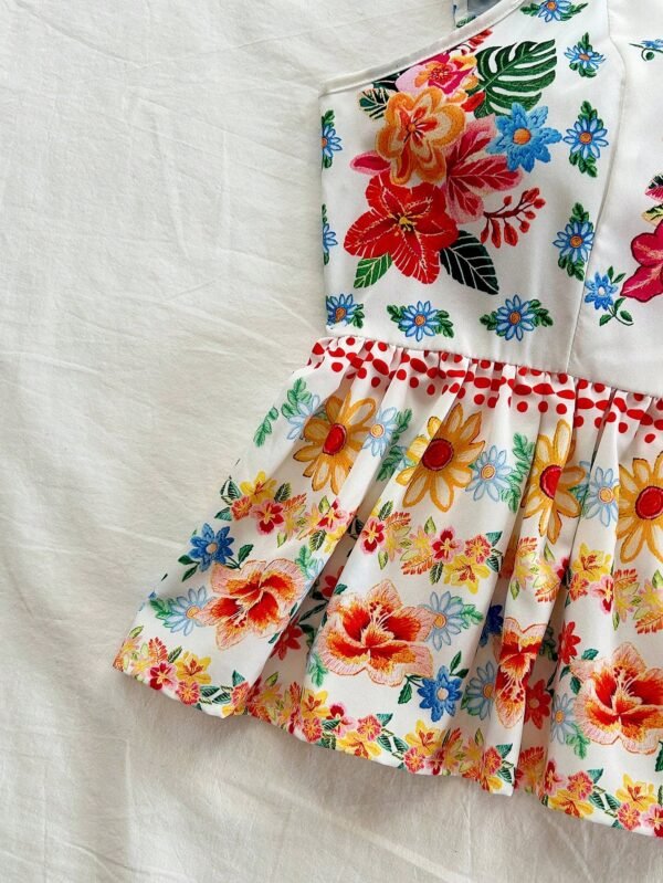 Top casual con mangas cortas y estampado floral - Imagen 3