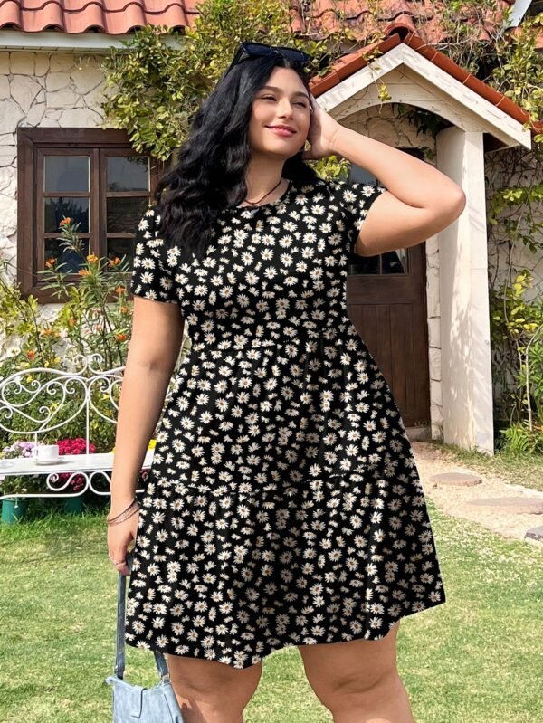 Vestido camiseta de manga corta con estampado floral - Imagen 3