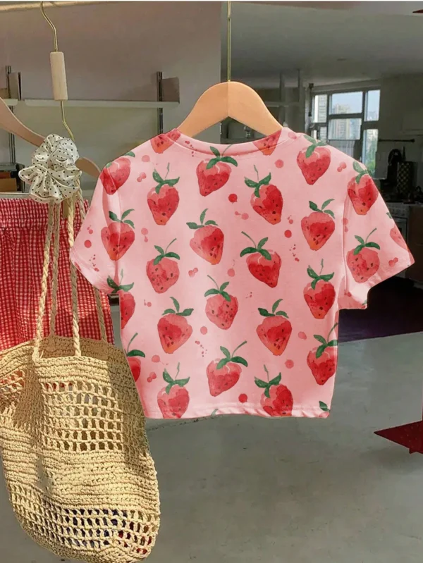 Camiseta de manga corta ajustada con estampado digital de fresa - Imagen 2