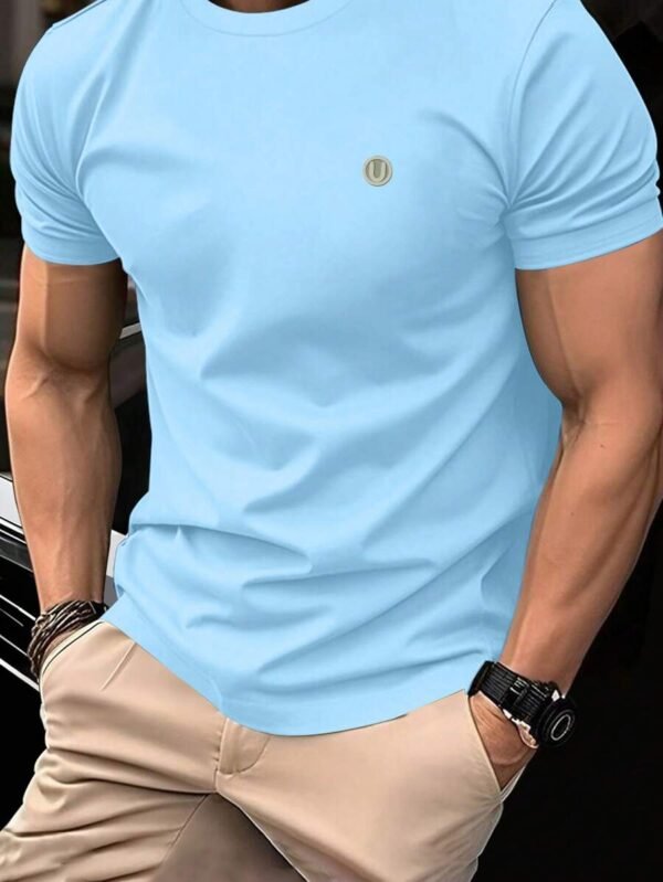 Camiseta de manga corta de cuello redondo con parche gráfico