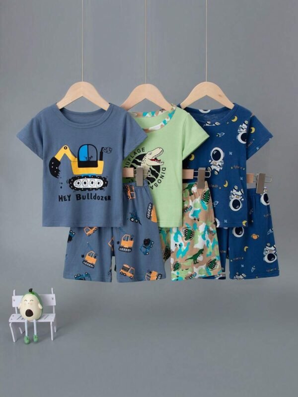 Pijama corto con estampado de dinosaurios de dibujos animados