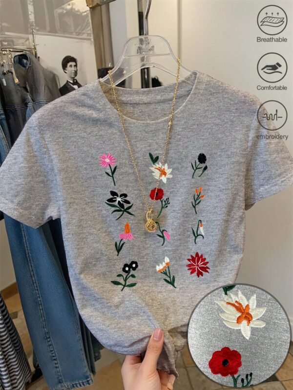 Camiseta de manga corta, cuello redondo y ajuste regular
