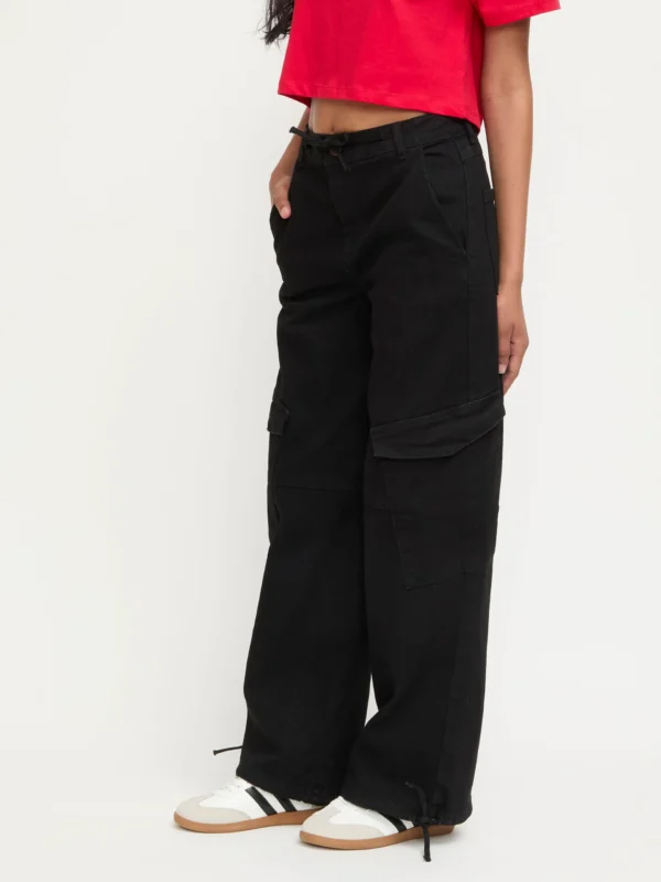 Pantalon cargo negro con bolsas