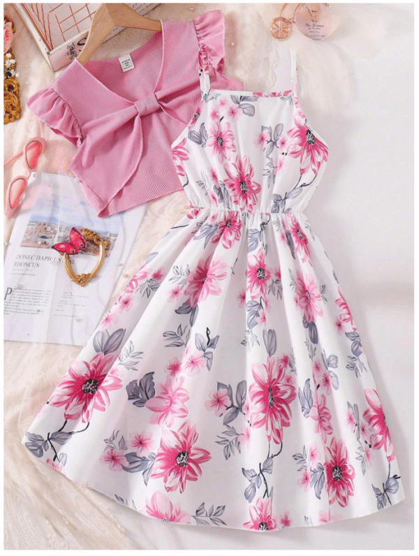 Conjunto de dos piezas compuesto por top con mangas de casquillo y vestido