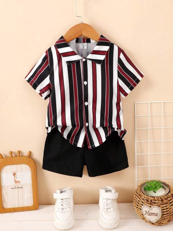 Chico joven con estampado de rayas Camisa & Shorts