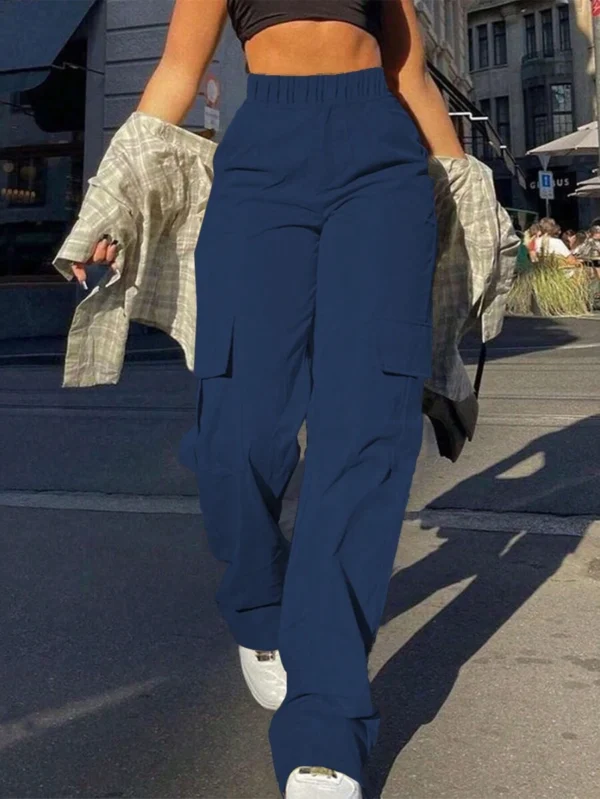Pantalón tipo cargo de ajuste suelto y pierna recta