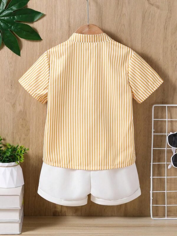 top de manga corta con botones delanteros a rayas y pantalones cortos - Imagen 2