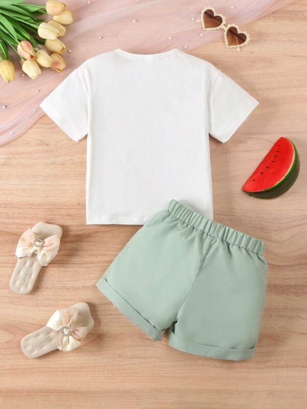 camiseta de cuello redondo acanalada casual y pantalones cortos verdes - Imagen 2