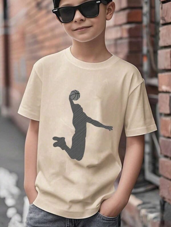 Camiseta de manga corta y cuello redondo con estampado de baloncesto - Imagen 3