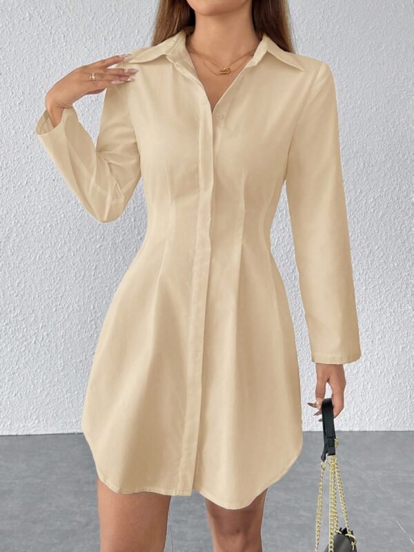 Vestido camisa de botones con cintura ceñida y mangas enrolladas - Imagen 3